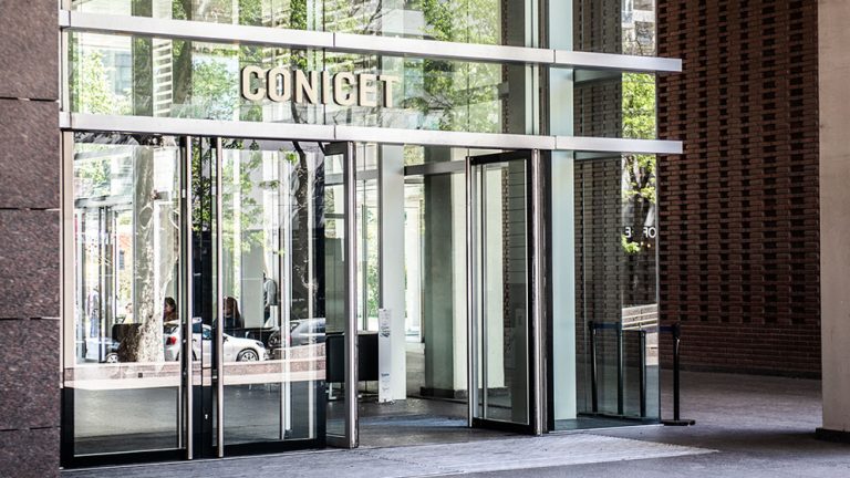 De acuerdo con el ranking Scimago de 2023, el CONICET es la mejor institución gubernamental de ciencia de Latinoamérica. Créditos: Fotografía CONICET / Verónica Tello