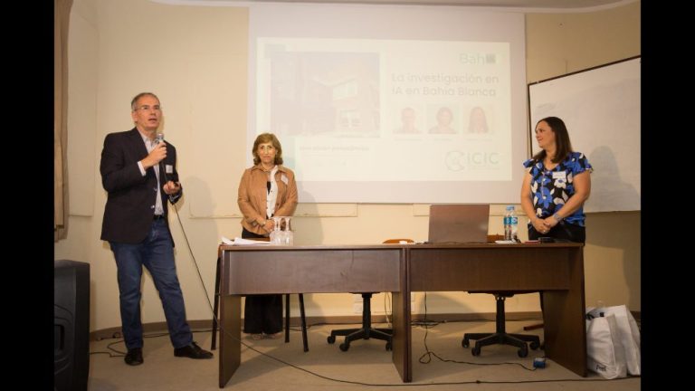 Carlos Chesñevar, Elsa Estevez (director y vicedirectora del ICIC) y  Patricia Carreño (coordinadora de Vinculación Tecnológica) presentan al ICIC y sus capacidades en IA