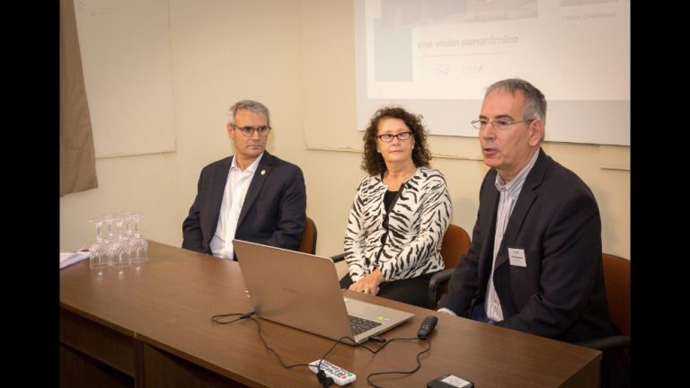 Apertura de la Jornada BahIA. De izq a dcha: Daniel Vega (Rector UNS), Viviana Echenique (directora CONICET Bahía Blanca) y Carlos Chesñevar (director ICIC, CONICET-UNS)
