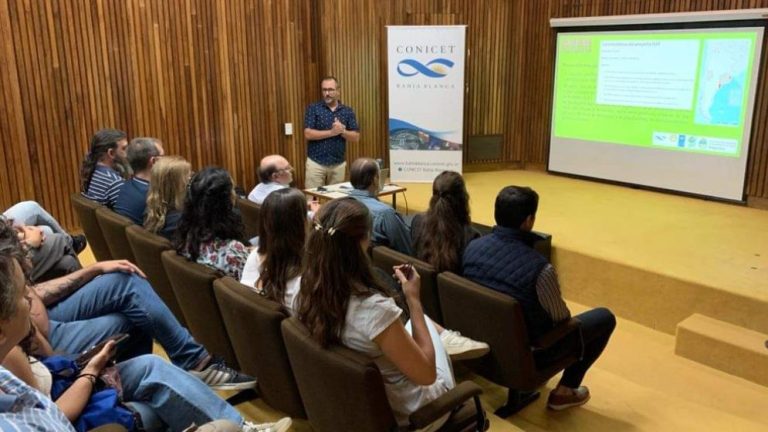 El Dr. Alejandro Loydi en la presentación del Banco de Germoplasma de Especies Nativas