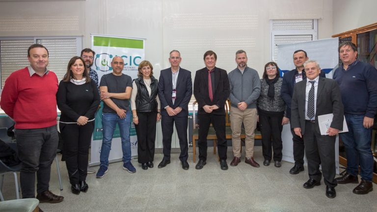 Reunión en el Instituto de Ciencias e Ingeniería de la Computación.