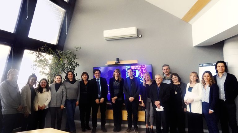 Reunión con investigadores de PLAPIQUI.