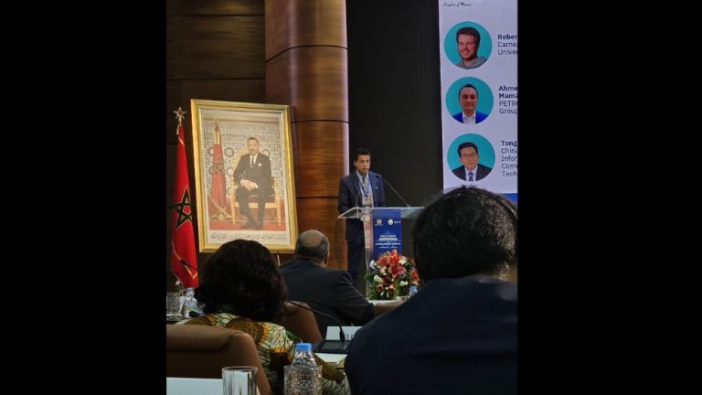 Axel Soto en la sesión “Política e IA” de la conferencia de la Organización para la Prohibición de las Armas Químicas (OPAQ), Rabat, Marruecos. Foto gentileza investigador
