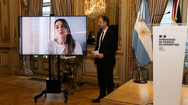 La ganadora de la distinción senior, la investigadora del CONICET Yamila Vázquez envió un video alusivo.