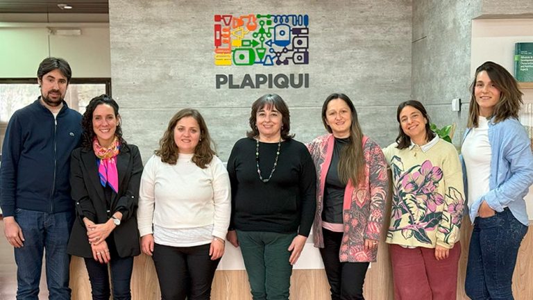 Marcos Volpin, Yesica S. Dilernia, Yanela N. Alonso, Silvia E. Barbosa, Luciana A. Castillo, Teresa Dutari y Yamila V. Vazquez, de la Planta Piloto de Ingeniería Química (PLAPIQUI, CONICET-UNS).