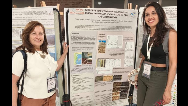 Diana Cuadrado y Lucia Maisano en la XIX Reunión Argentina de Sedimentología en Córdoba. FOTO: Gentileza IADO