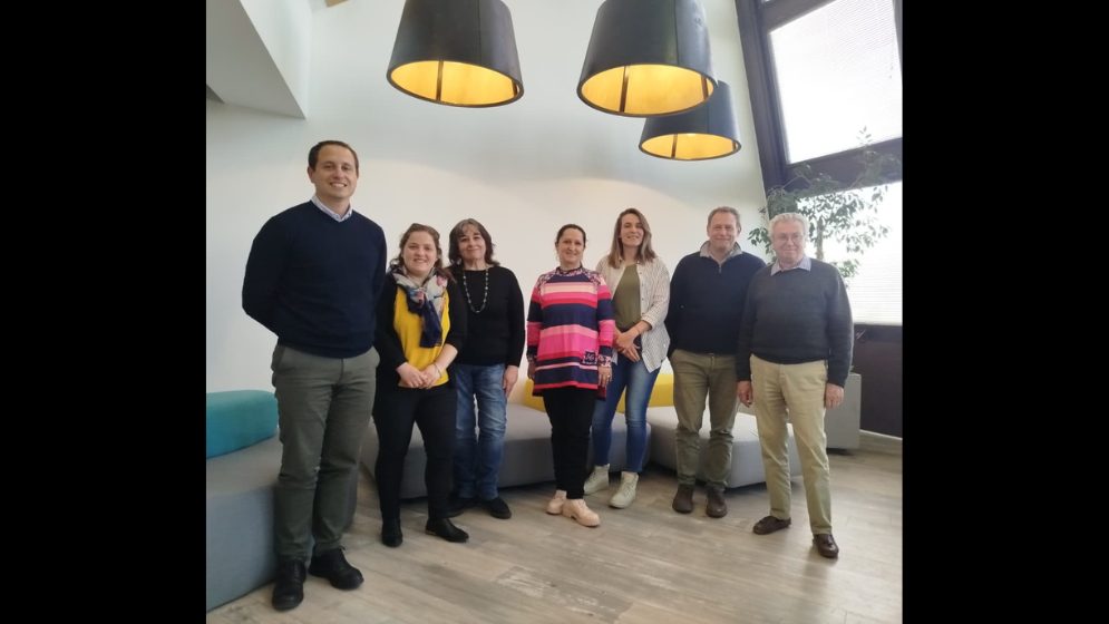 De izq a der Francis Van Lierde, Yanela Alonso, Silvia Barbosa, Luciana Castillo, Yamila Vazquez, Gustavo Protomastro y Carlos Briones.