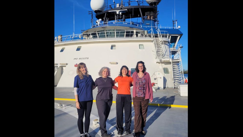 La investigadora del IADO junto a las investigadoras directoras de la campaña (de izq a dcha) Silvia Romero, Graziella Bozzano y Ornella Silvestri.
